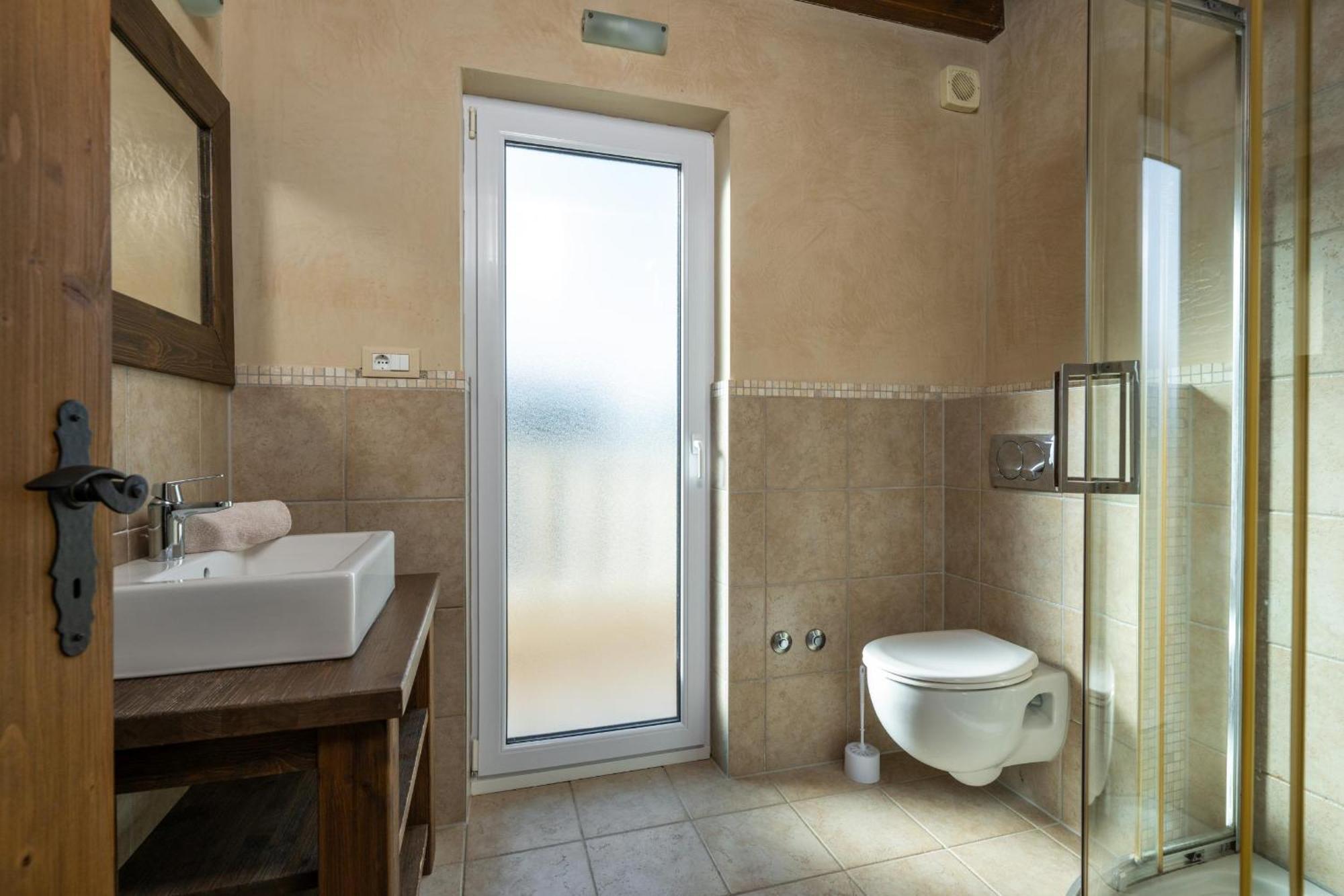 Villa Castagna Near The Sea With Private Pool And Sauna Premantura Eksteriør bilde