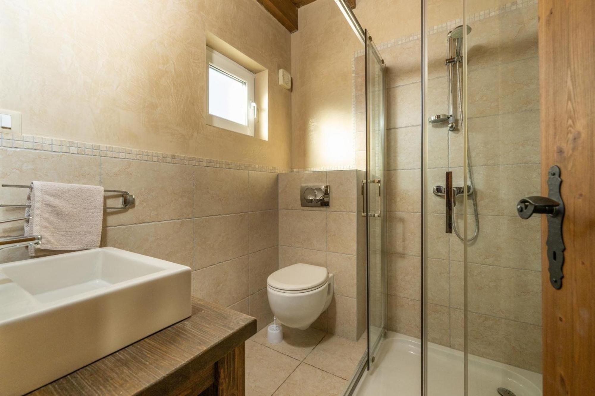 Villa Castagna Near The Sea With Private Pool And Sauna Premantura Eksteriør bilde