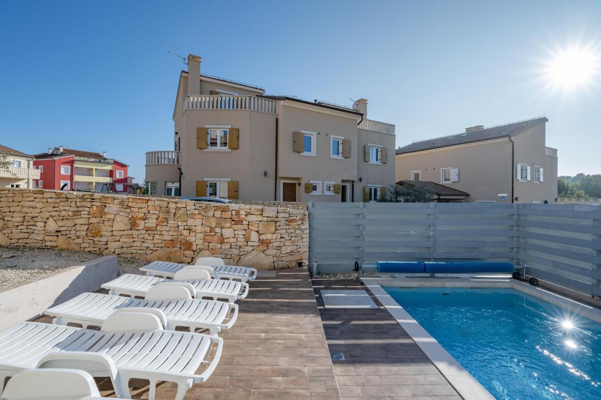 Villa Castagna Near The Sea With Private Pool And Sauna Premantura Eksteriør bilde
