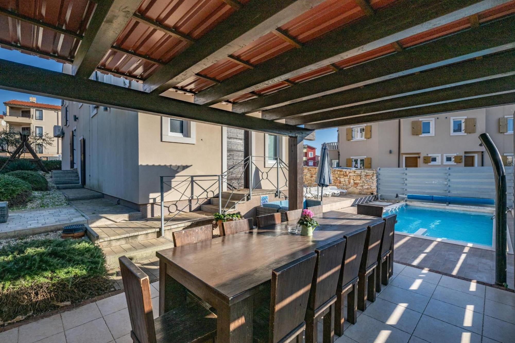 Villa Castagna Near The Sea With Private Pool And Sauna Premantura Eksteriør bilde