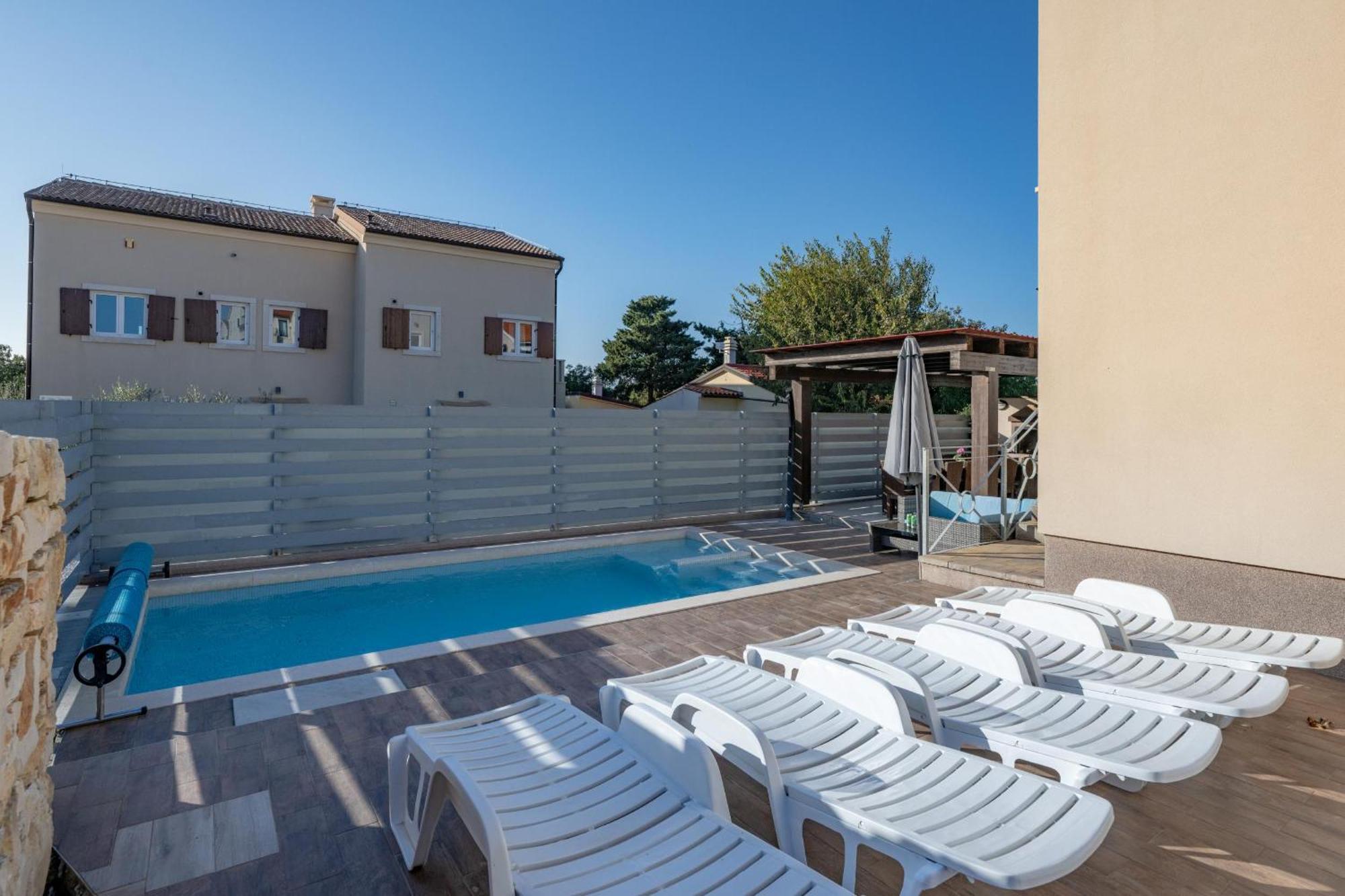Villa Castagna Near The Sea With Private Pool And Sauna Premantura Eksteriør bilde