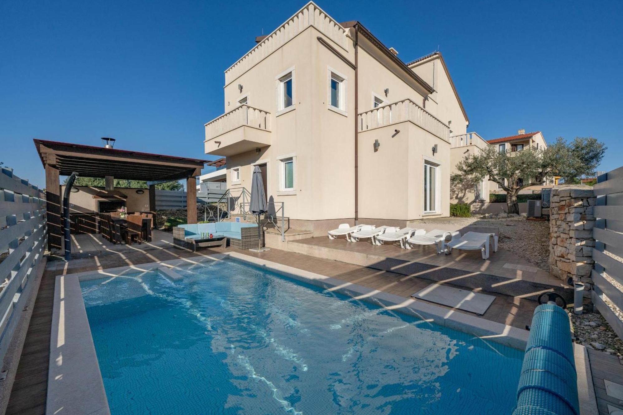 Villa Castagna Near The Sea With Private Pool And Sauna Premantura Eksteriør bilde