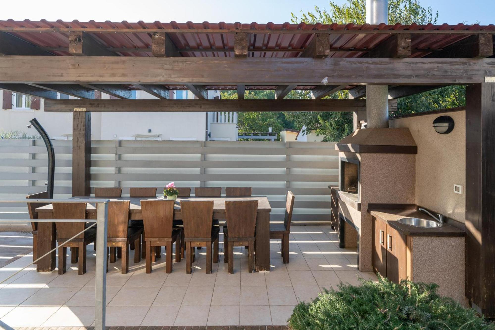 Villa Castagna Near The Sea With Private Pool And Sauna Premantura Eksteriør bilde