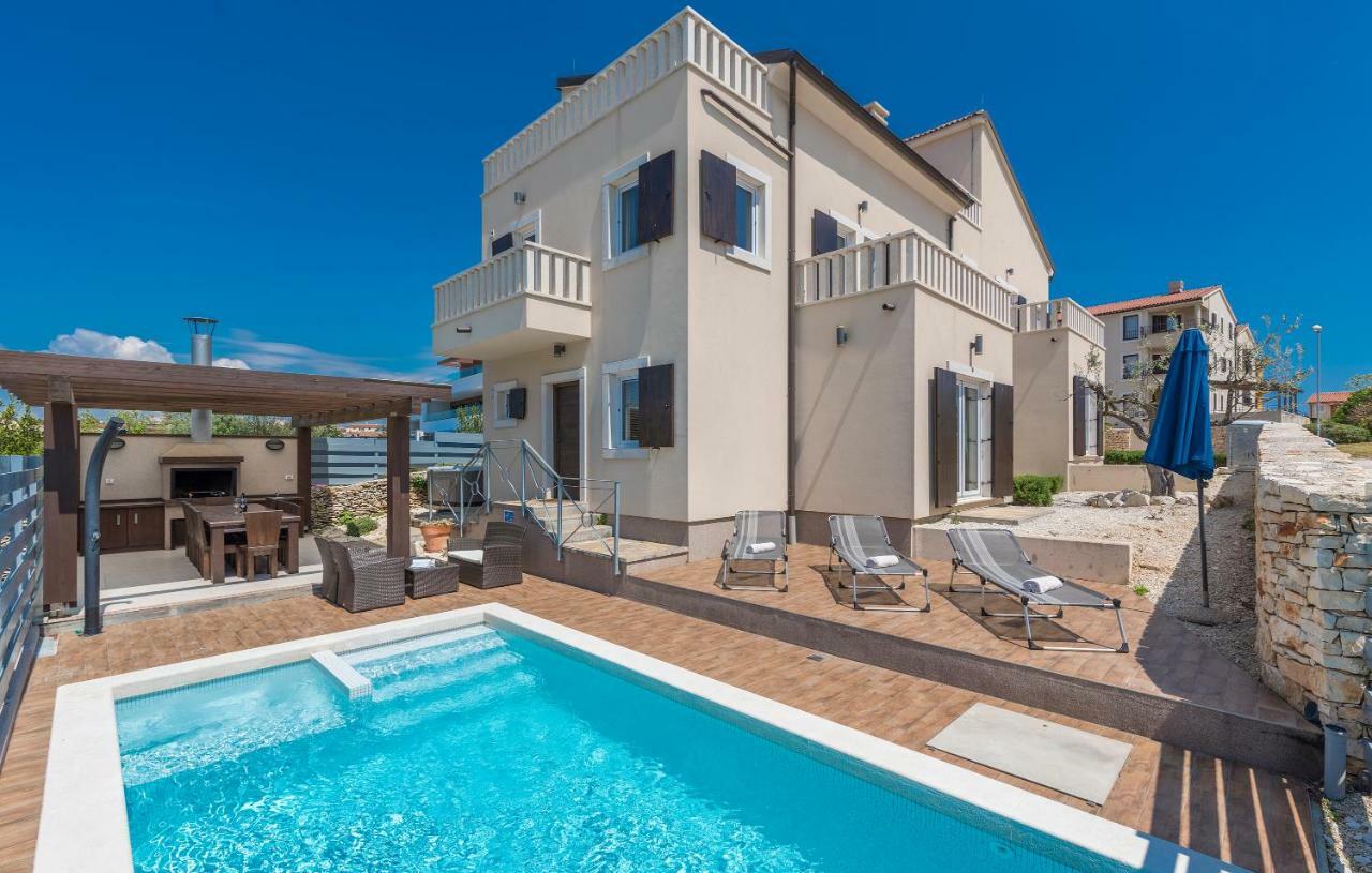 Villa Castagna Near The Sea With Private Pool And Sauna Premantura Eksteriør bilde