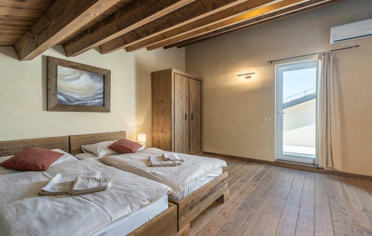 Villa Castagna Near The Sea With Private Pool And Sauna Premantura Eksteriør bilde
