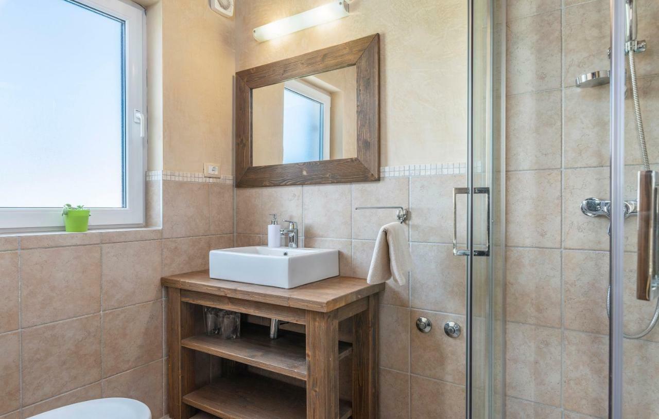 Villa Castagna Near The Sea With Private Pool And Sauna Premantura Eksteriør bilde